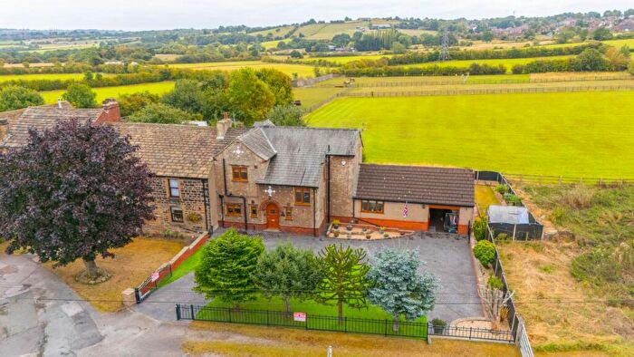 4 Bedroom End Of Terrace House For Sale In Ings Hall Farm, Whitehall Road, Leeds, LS12