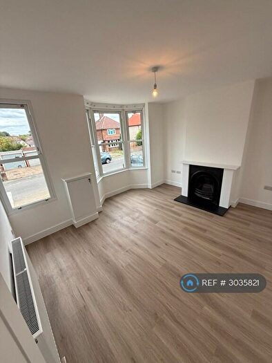 4 Bedroom Semi-Detached House To Rent In Earlsbrook Road, Redhill, RH1