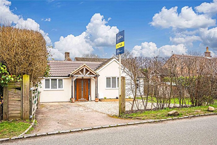 4 Bedroom Bungalow For Sale In Pebblemoor, Edlesborough, Buckinghamshire, LU6