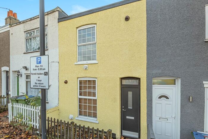 2 Bedroom Cottage To Rent In Brewery Road, London, SE18