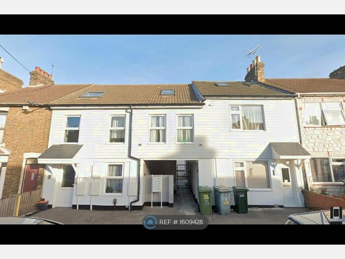 1 Bedroom Flat To Rent In Cowper Road, Sittingbourne, ME10