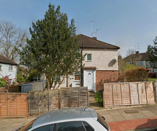 2 Bedroom Flat To Rent In Eversleigh Road, London, N3