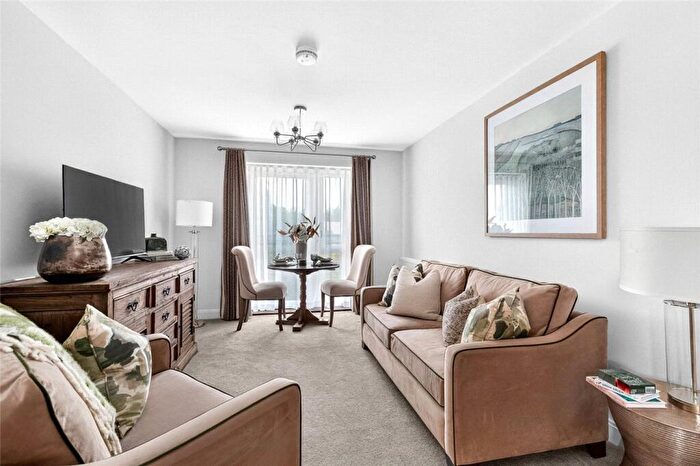 1 Bedroom Property To Rent In Queens Road, Weybridge, Surrey, KT13