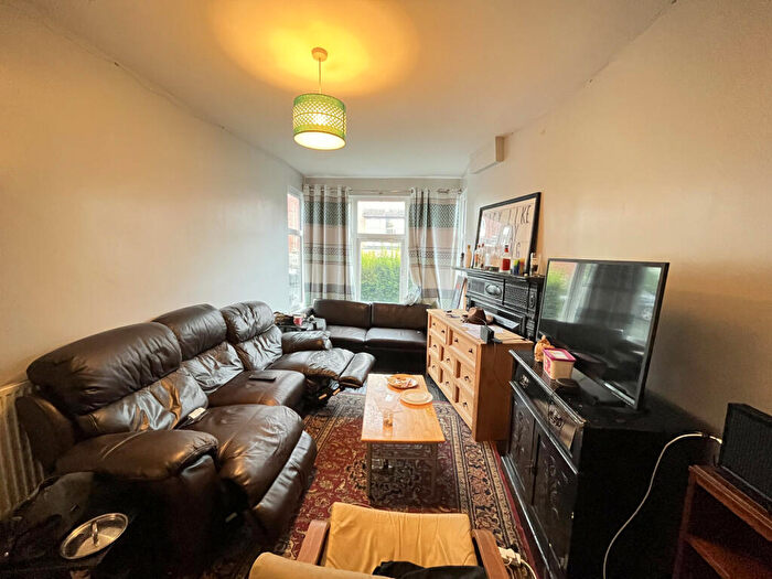 6 Bedroom Terraced House To Rent In Manor Drive, Leeds, West Yorkshire, LS6