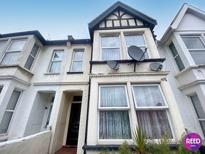 2 Bedroom Flat To Rent In Quebec Avenue, Southend On Sea, SS1