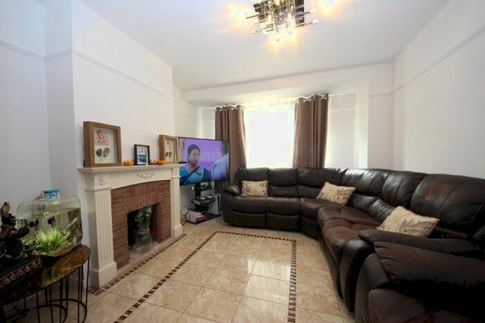 3 Bedroom Property To Rent In Mansfield Road, Chessington, KT9