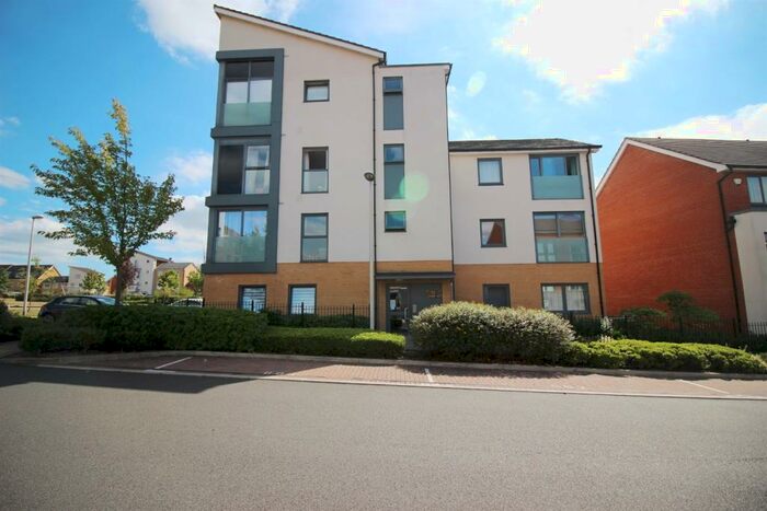 2 Bedroom Apartment To Rent In Midgham Way, Reading, RG2