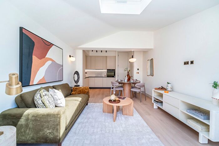 2 Bedroom Flat To Rent In Twyford Avenue, London, W3