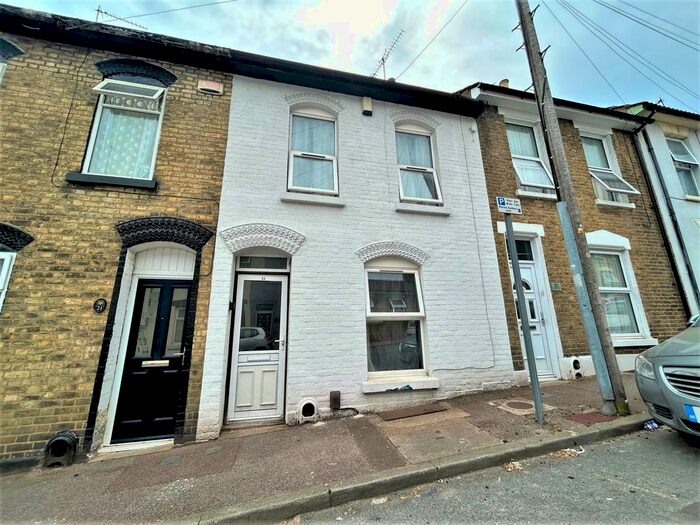 3 Bedroom Terraced House To Rent In Pagitt Street, Chatham, Kent, ME4