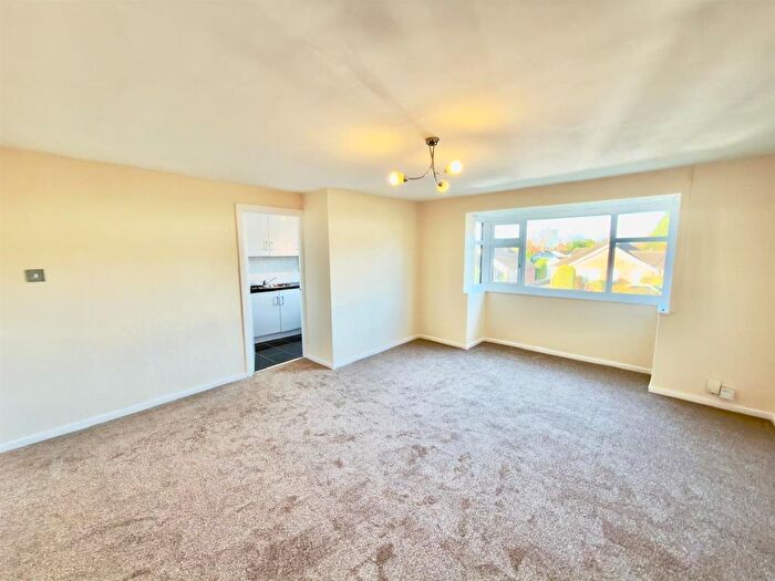 2 Bedroom Flat To Rent In High Ash Drive, Leeds, LS17