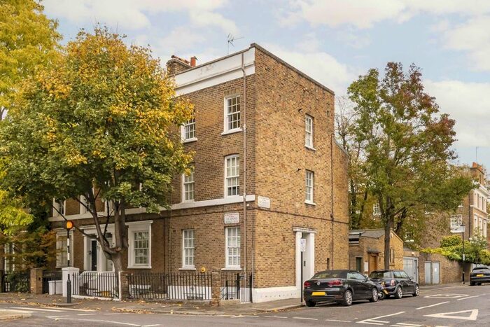 1 Bedroom Flat To Rent In St. James's Gardens, London, W11