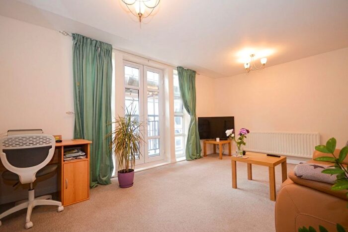 1 Bedroom Flat To Rent In Post Office Lane, Callingham Court Post Office Lane, HP9