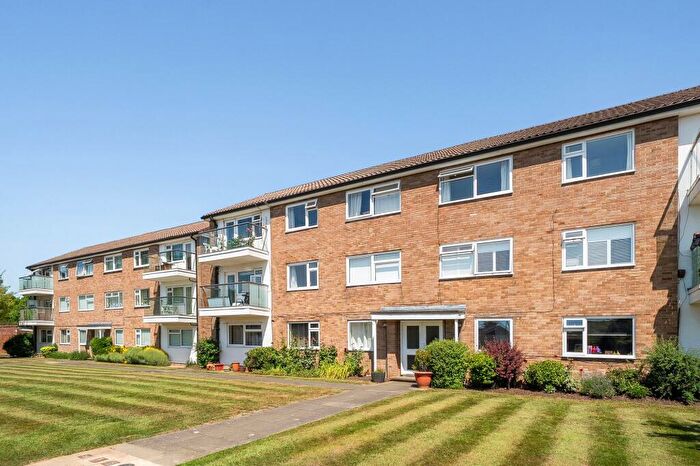 2 Bedroom Flat For Sale In Floral Court, Ashtead, KT21