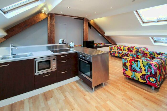 5 Bedroom Apartment To Rent In Delph Lane, Leeds, LS6