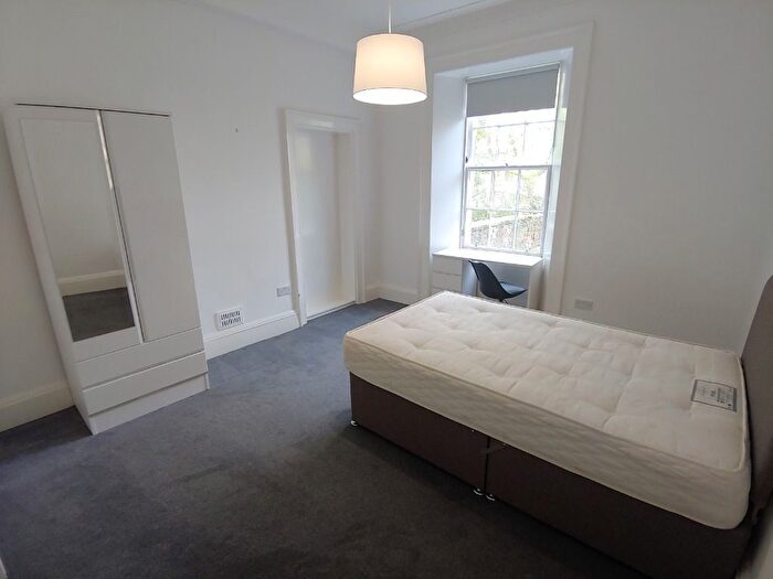 4 Bedroom Flat To Rent In West Preston Street, Edinburgh, EH8
