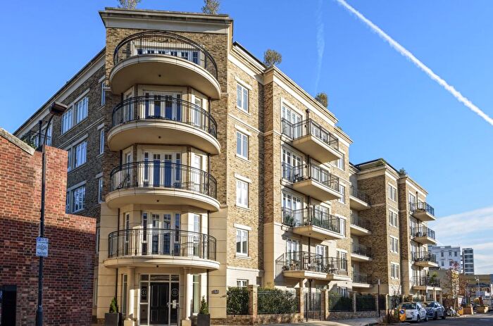 2 Bedroom Flat To Rent In Carnwath Road, London, SW6