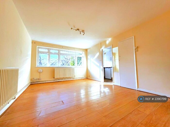 Studio To Rent In Sunningfields Road, London, NW4