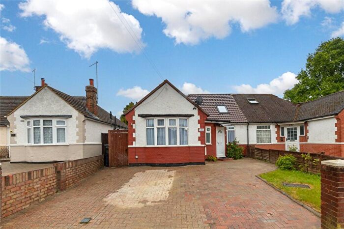 4 Bedroom Bungalow For Sale In Hitchin Road, Luton, Bedfordshire, LU2
