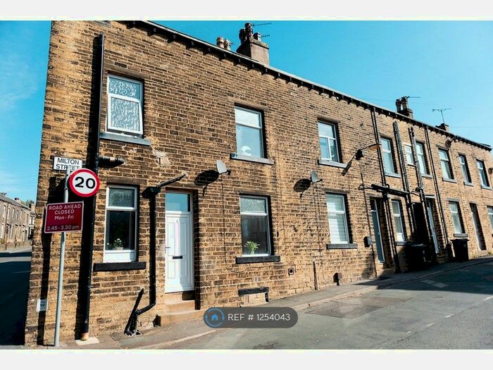 2 Bedroom End Of Terrace House To Rent In Milton Street, Sowerby Bridge, HX6