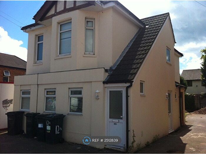 3 Bedroom Flat To Rent In Columbia Road, Bournemouth, BH10