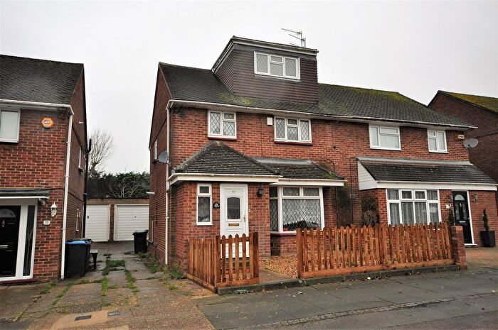4 Bedroom Semi-Detached House To Rent In New Park Drive, Hemel Hempstead Industrial Estate, Hemel Hempstead, HP2