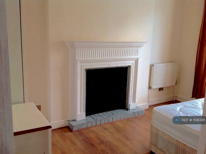 Studio To Rent In Floor Studio, London, N1