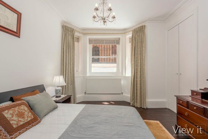 2 Bedroom Flat To Rent In Buckingham Gate, St James, London, SW1E