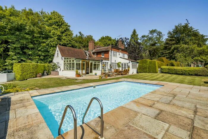 4 Bedroom Detached House For Sale In High Road, Chipstead, Surrey, CR5