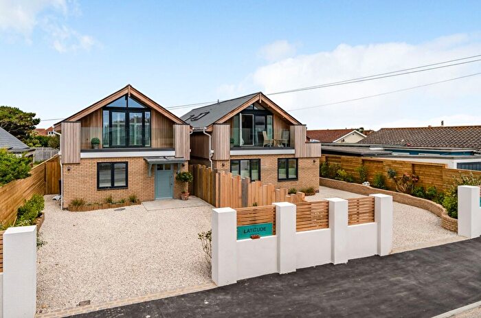 4 Bedroom Detached House For Sale In East Bracklesham Drive, Bracklesham Bay, PO20