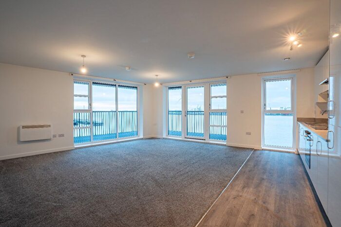 2 Bedroom Flat To Rent In Kirkham Court, Henley Approach, Northfleet, Gravesend, Kent, DA11