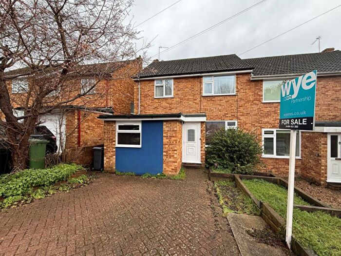 3 Bedroom Semi Detached House For Sale In Hepplewhite Close, High Wycombe, HP13