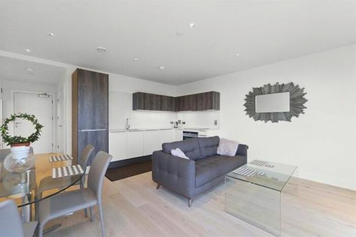 1 Bedroom Flat To Rent In Lockington Road, London, SW8