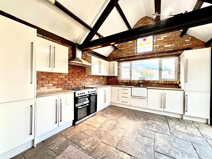 4 Bedroom Detached Bungalow To Rent In Richings Way, Iver, Buckinghamshire, SL0