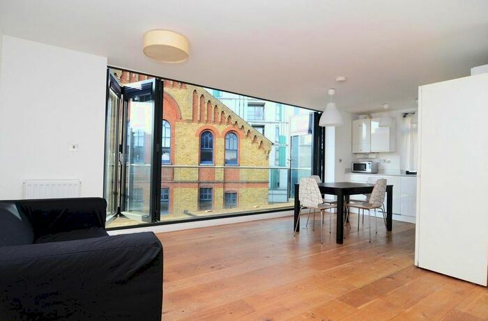 2 Bedroom Flat To Rent In Chapel Yard, London, SW18