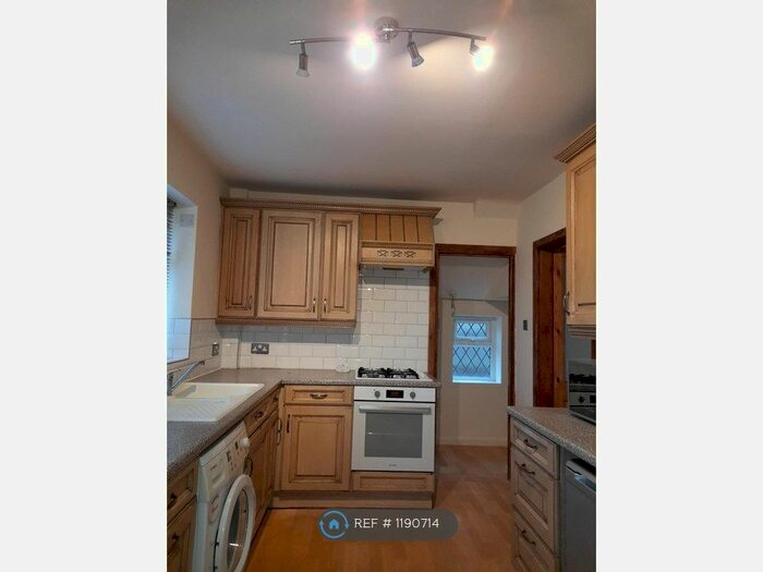 3 Bedroom Semi-Detached House To Rent In Newland Close, Nottingham, NG8