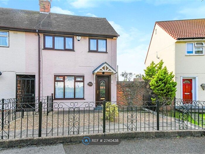 3 Bedroom Semi-Detached House To Rent In Uxbridge Grove, Hull, HU9