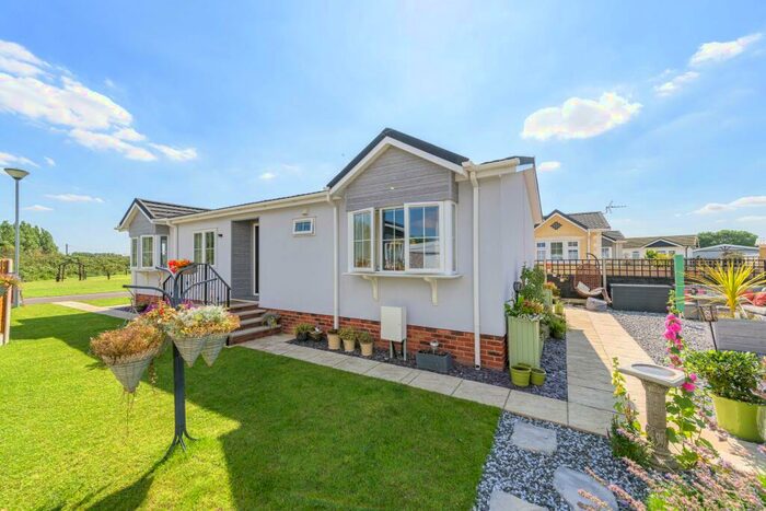 2 Bedroom Park Home For Sale In Hall Hills Park, Tattershall Road, Boston, PE21