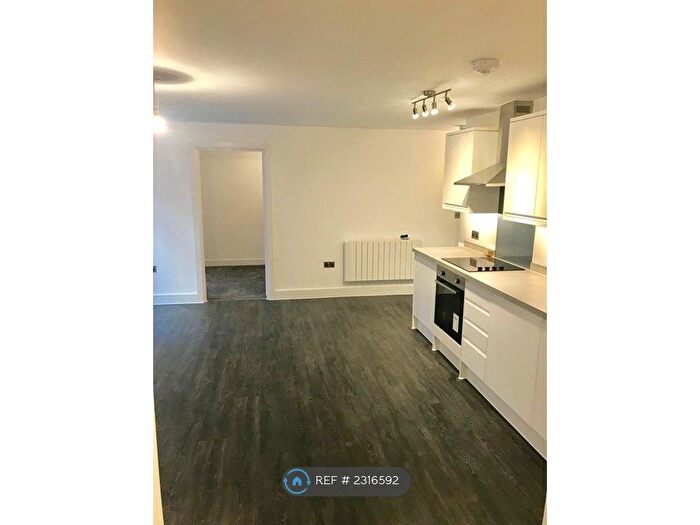 2 Bedroom Flat To Rent In Rosebery Lodge, Epsom, KT18