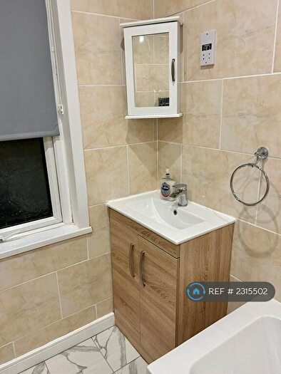 2 Bedroom Terraced House To Rent In Garnet Terrace, Leeds, LS11