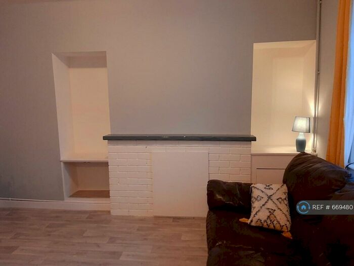 2 Bedroom Terraced House To Rent In Elias Street, Neath, SA11