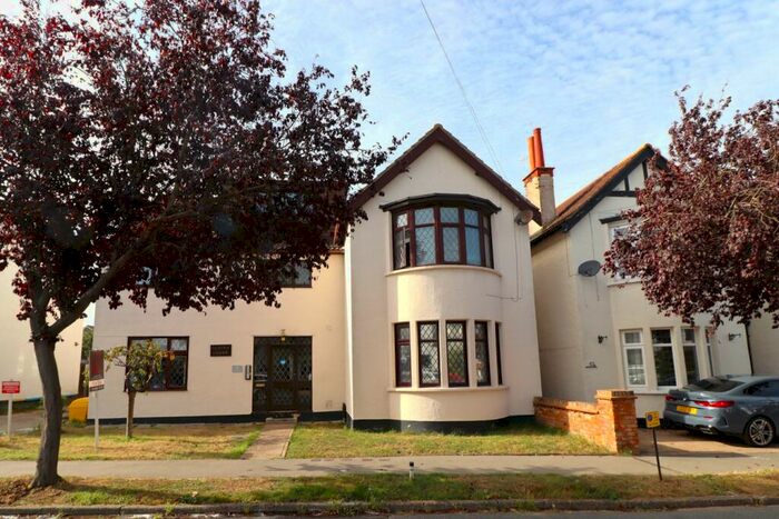 1 Bedroom Flat To Rent In Sandleigh Road, Near Leigh Broadway, Leigh-on-Sea, SS9