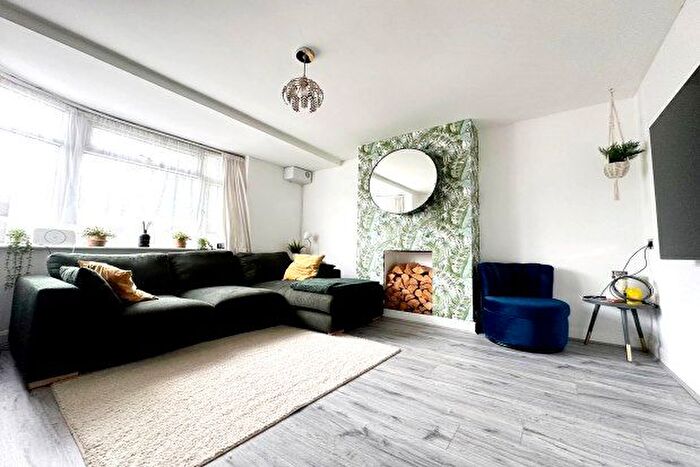 2 Bedroom Flat To Rent In Sidmouth Road, Orpington, BR5