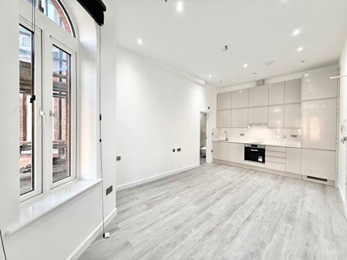 Flat To Rent In Canfield Gardens, NW6