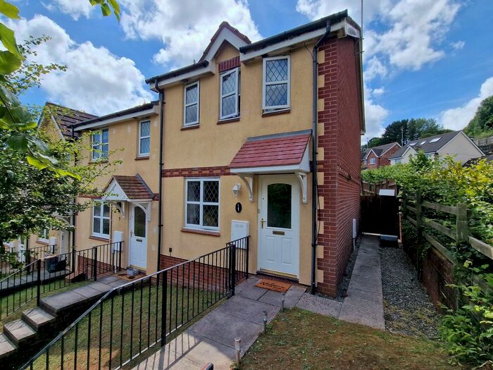 2 Bedroom End Of Terrace House To Rent In Puffin Close, Torquay, TQ2