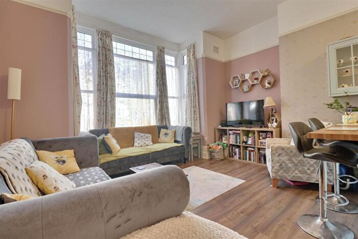 1 Bedroom Flat For Sale In St. Ronans Road, Southsea, PO4