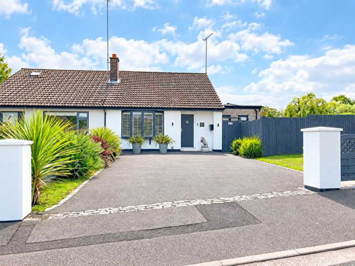 3 Bedroom Semi-Detached Bungalow For Sale In Parkfield Drive, Kenilworth, CV8