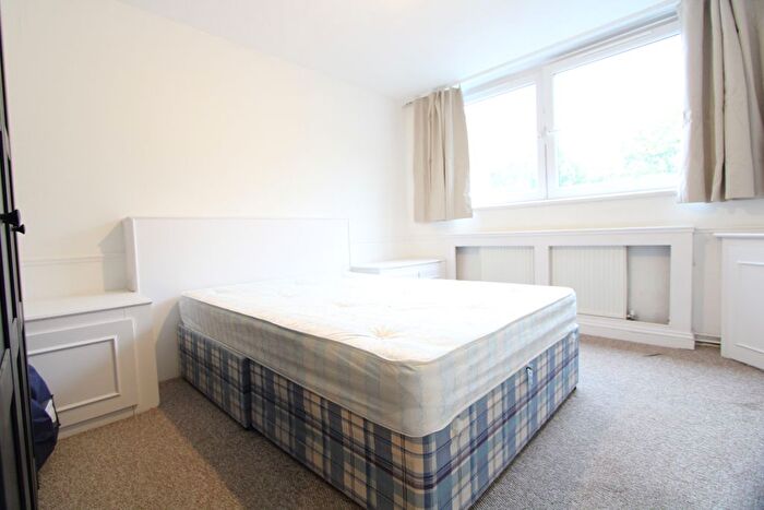 5 Bedroom Flat To Rent In Battersea Bridge Road, Battersea, SW11
