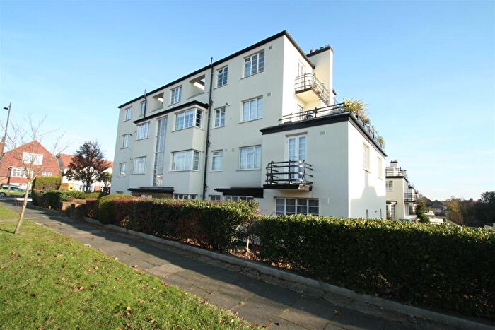 2 Bedroom Flat For Sale In Leigh Heath Court, London Road, Leigh-On-Sea, SS9