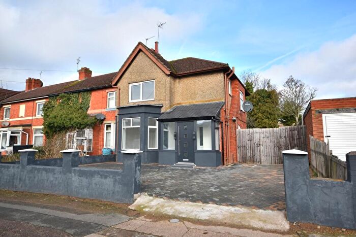 3 Bedroom Semi Detached House For Sale In Kingsland Avenue, Northampton, Northampton, NN2