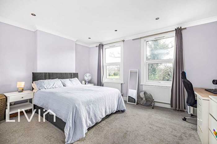 2 Bedroom End Of Terrace House For Sale In Ravenswood Road, Croydon, Surrey, CR0